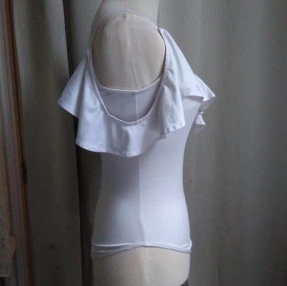 BOGO adorable ruffled white soft spandex body suit - Picture 6 of 8